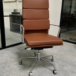 Eames EA219 softpad bureaustoel in cognac leer, Cognac / Chroom